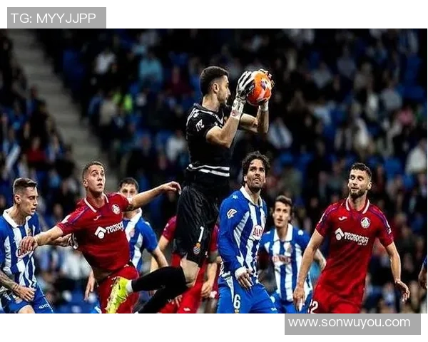 瓦伦西亚三比一击败西班牙人,成功保级震撼全场